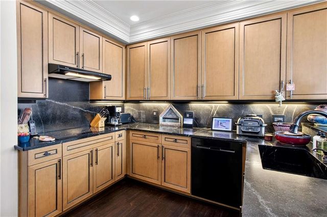 700 Park Regency Place NE 2403, Atlanta, GA 30326