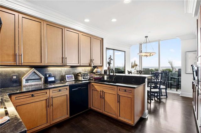 700 Park Regency Place NE 2403, Atlanta, GA 30326