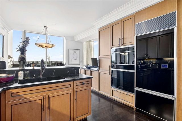 700 Park Regency Place NE 2403, Atlanta, GA 30326