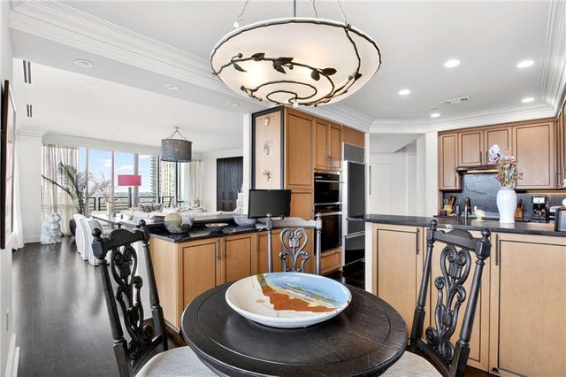 700 Park Regency Place NE 2403, Atlanta, GA 30326