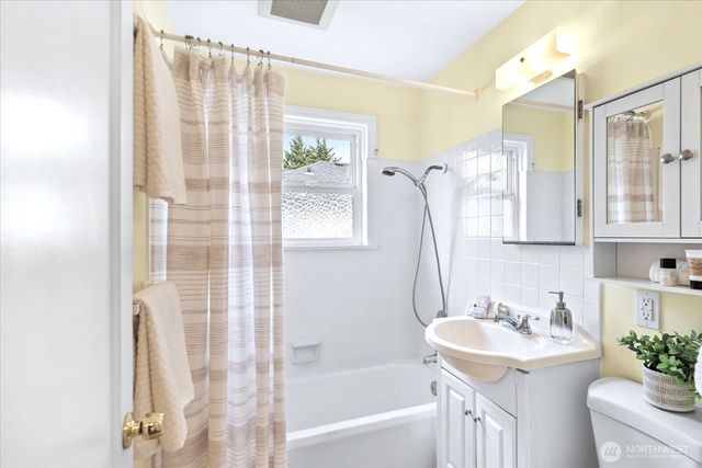 7753 28th Avenue NW, Seattle, WA 98117