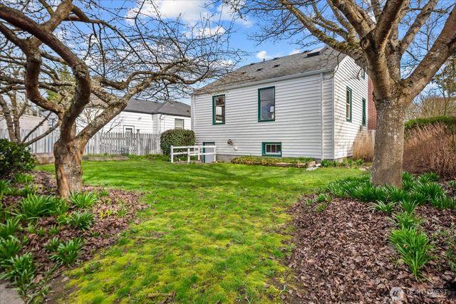 7753 28th Avenue NW, Seattle, WA 98117