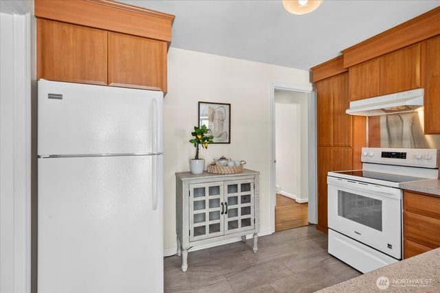 7753 28th Avenue NW, Seattle, WA 98117