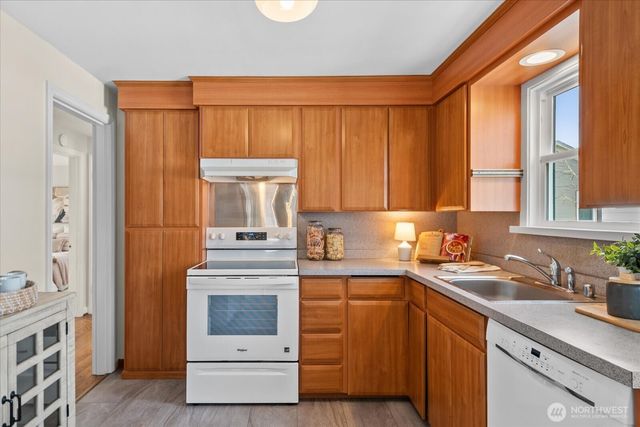 7753 28th Avenue NW, Seattle, WA 98117