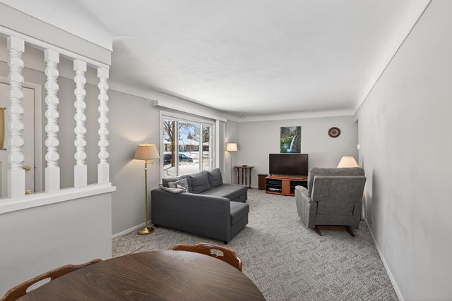 500 5th Avenue S, Hopkins, MN 55343