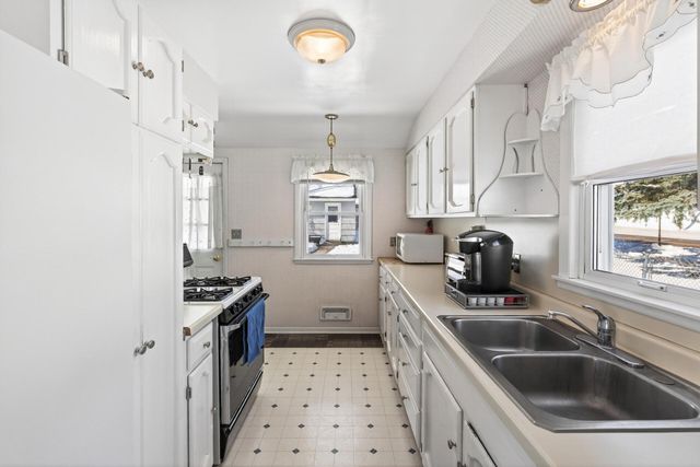 500 5th Avenue S, Hopkins, MN 55343