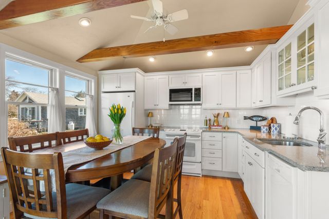 280 Harbor Point Road, Barnstable, MA 02630