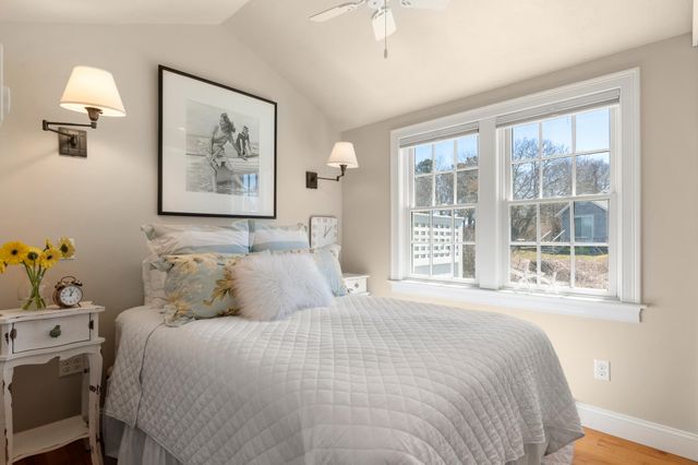 280 Harbor Point Road, Barnstable, MA 02630