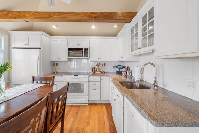 280 Harbor Point Road, Barnstable, MA 02630