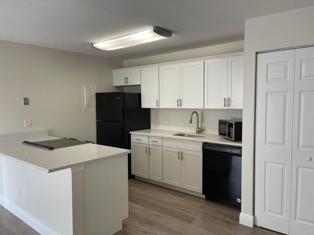 645 Executive Center Drive R-207, West Palm Beach, FL 33401