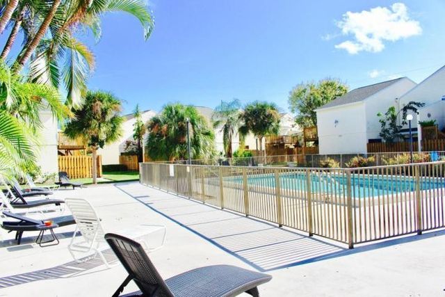 645 Executive Center Drive R-207, West Palm Beach, FL 33401