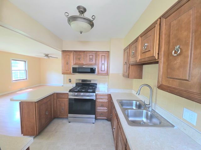 1312 Richmond Street, Joliet, IL 60435
