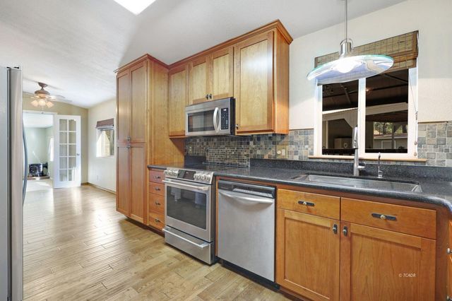 180 Steelhead Circle, Lewiston, CA 96052