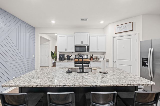 257 COLONIAL HEIGHTS DR, Munford, TN 38058