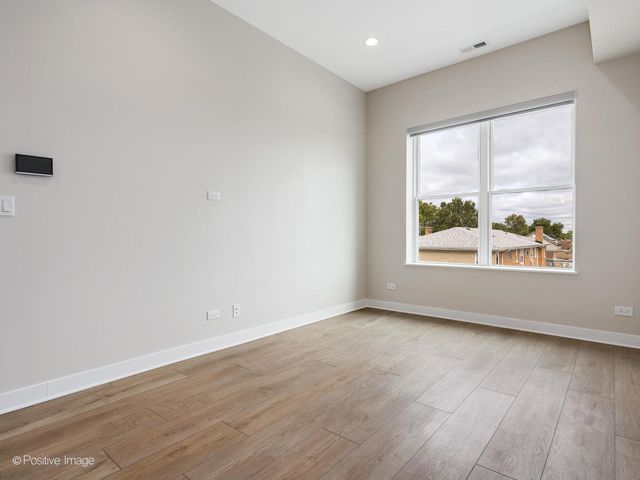 7517 W Belmont Avenue 3W, Chicago, IL 60634