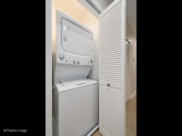 7517 W Belmont Avenue 3W, Chicago, IL 60634