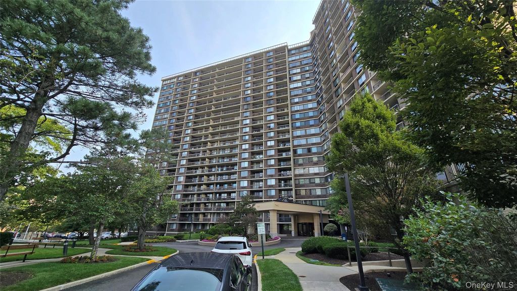 2 Bay Club Dr 10Z3, Bayside, NY 11360 — exterior