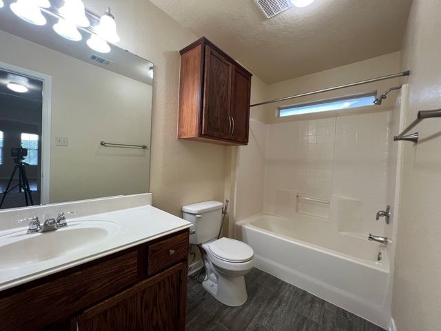 902 Eagle Avenue, College Station, TX 77845