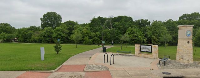 902 Eagle Avenue, College Station, TX 77845