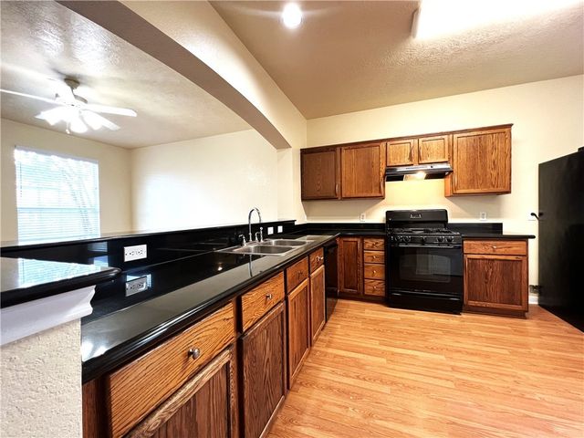 902 Eagle Avenue, College Station, TX 77845