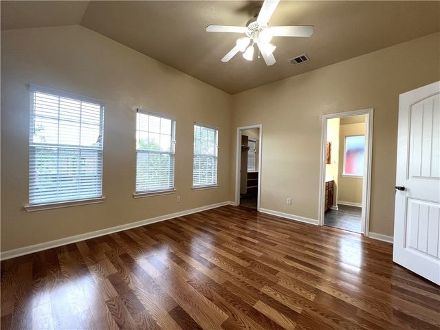 902 Eagle Avenue, College Station, TX 77845