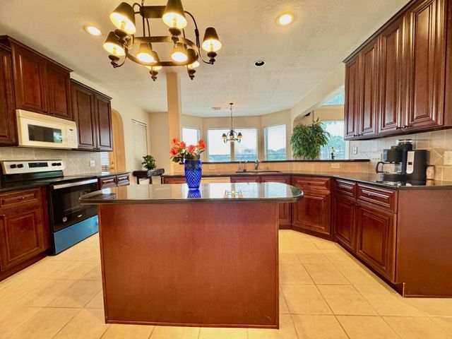 6806 Sable River Court, Missouri City, TX 77459