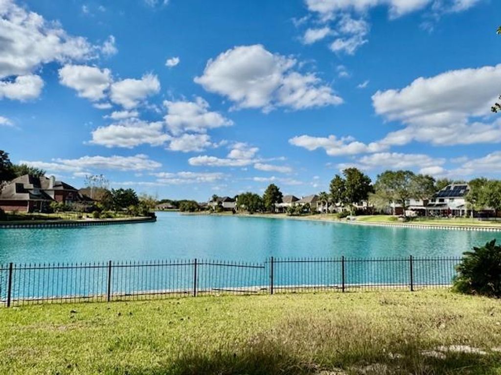 6806 Sable River Court, Missouri City, TX 77459