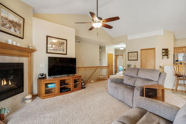 2425 Mossy Creek Drive NE, Owatonna, MN 55060