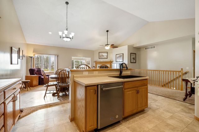 2425 Mossy Creek Drive NE, Owatonna, MN 55060
