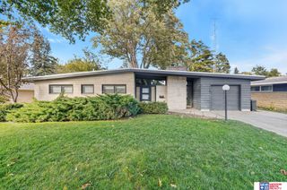 1601 Ridgeway Road, Lincoln, NE 68506