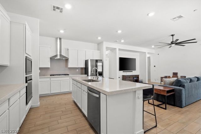 823 Eaton Falls Street, Henderson, NV 89011
