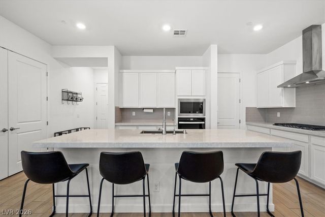 823 Eaton Falls Street, Henderson, NV 89011