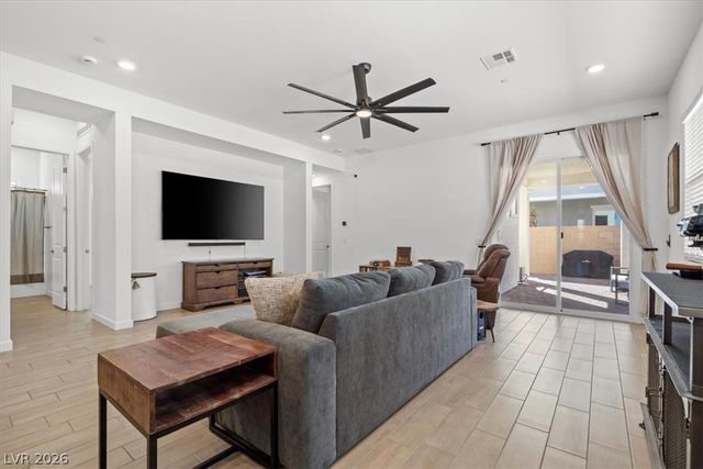823 Eaton Falls Street, Henderson, NV 89011