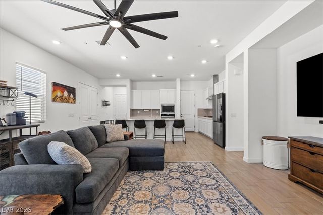 823 Eaton Falls Street, Henderson, NV 89011