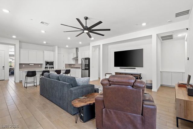 823 Eaton Falls Street, Henderson, NV 89011