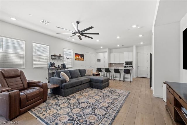 823 Eaton Falls Street, Henderson, NV 89011