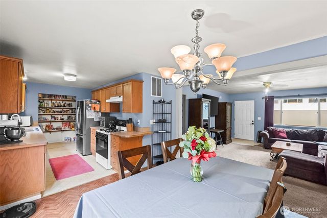 213 S Constitution Avenue, Bremerton, WA 98312