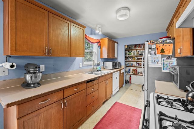 213 S Constitution Avenue, Bremerton, WA 98312