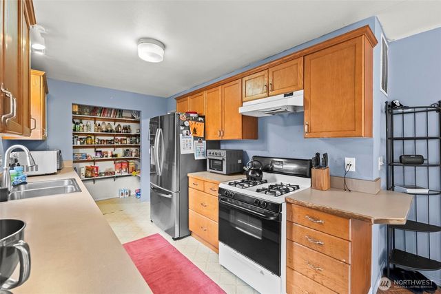 213 S Constitution Avenue, Bremerton, WA 98312