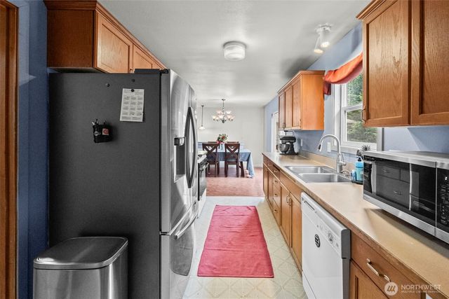 213 S Constitution Avenue, Bremerton, WA 98312