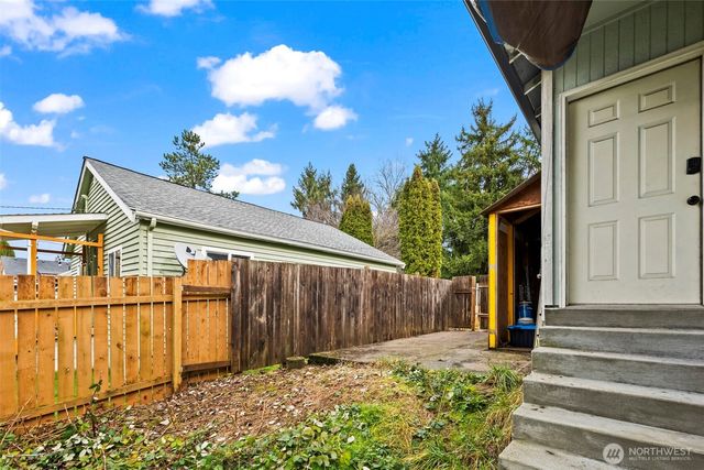 213 S Constitution Avenue, Bremerton, WA 98312
