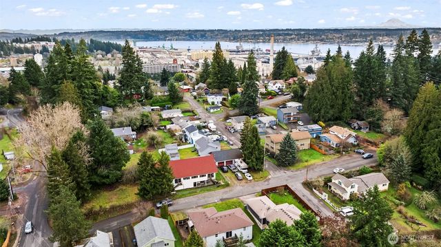 213 S Constitution Avenue, Bremerton, WA 98312