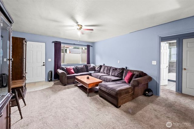 213 S Constitution Avenue, Bremerton, WA 98312