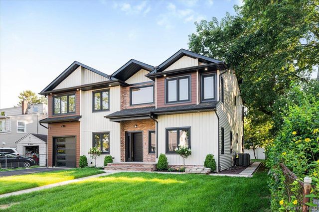 112 Old Oak Lane, Levittown, NY 11756
