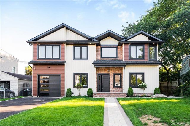 112 Old Oak Lane, Levittown, NY 11756