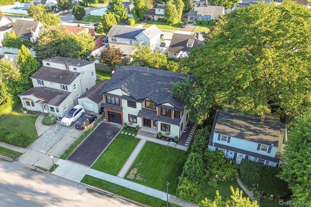 112 Old Oak Lane, Levittown, NY 11756