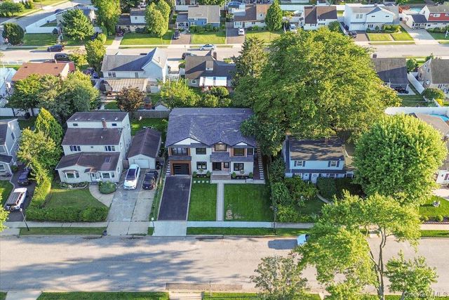 112 Old Oak Lane, Levittown, NY 11756