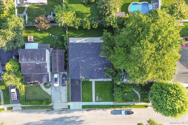 112 Old Oak Lane, Levittown, NY 11756