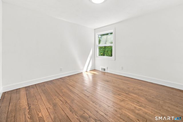 87 Kenmore Road, Bloomfield, CT 06002