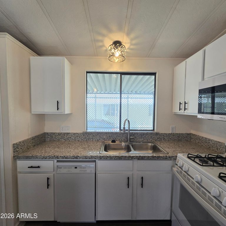 Image 16 of property listing at 6942 W OLIVE Avenue 85, Peoria, AZ 85345